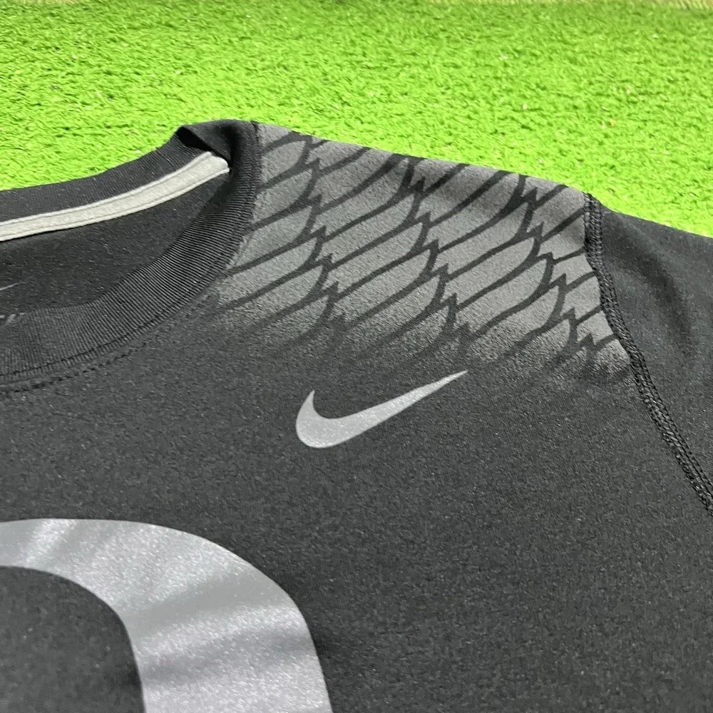 Oregon Ducks Team Issue Shirt LG Nike DriFit ‎ Silver O On Black Shoulder Wings